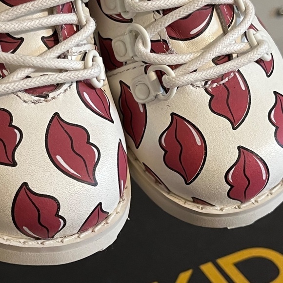 AKID Brand Shoes Kid 5C Pink Jasper Hot Lips Leather Boot White Love Lace Up - Picture 7 of 10